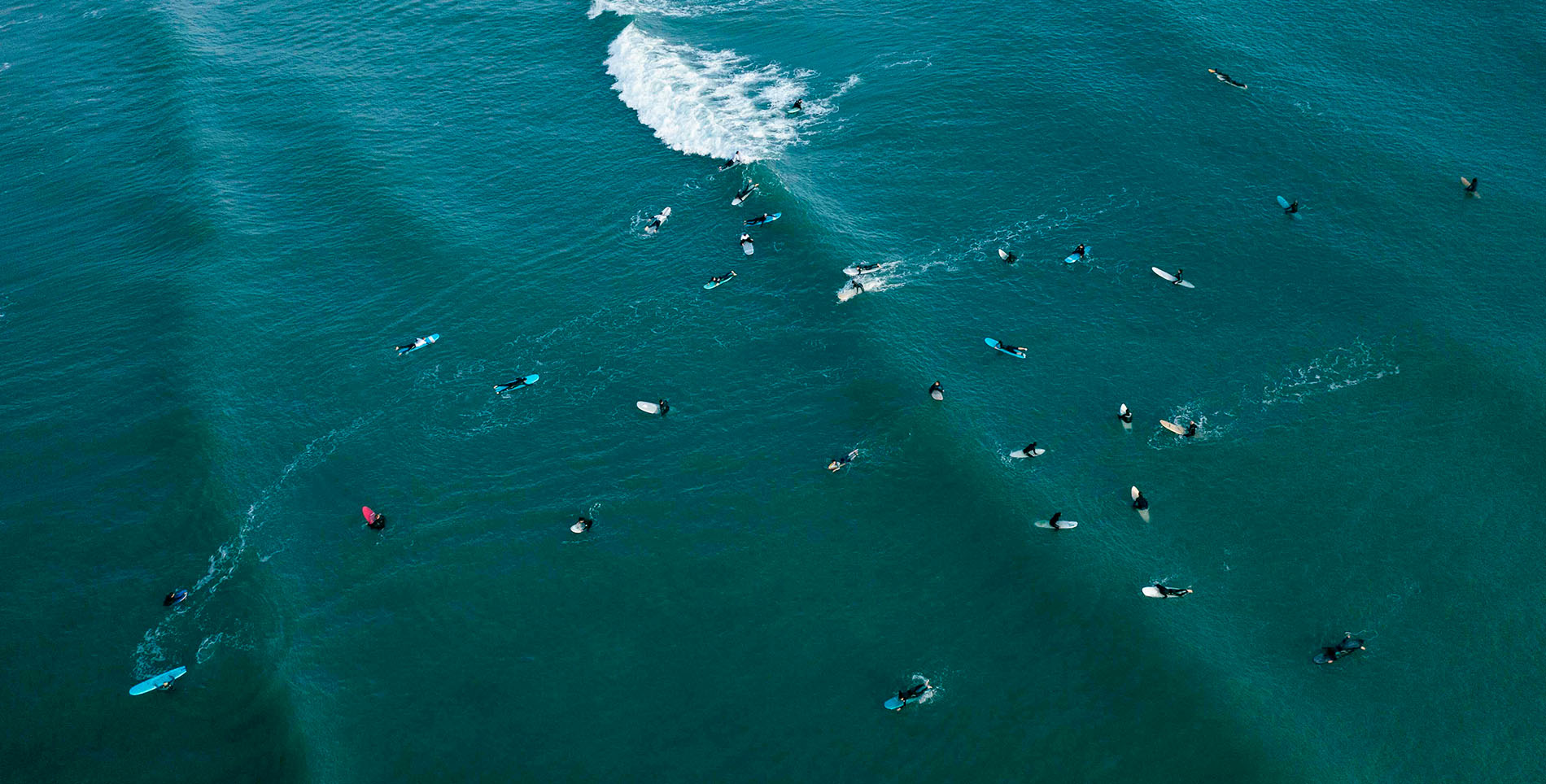 Surfeurs sur la mer à Palavas-les-Flots